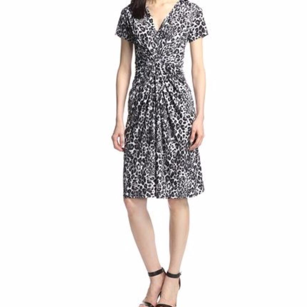Leota XSmall XS Gray White Catherine Leopard Print Dress Twist Knot Front Vneck